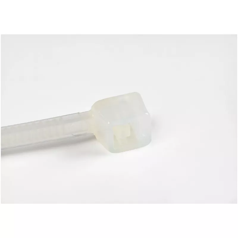 StarTech.com 4 collu (10 cm) kabeļu saites – 1/16 collas (2 mm) platas, 7/8 collas (22 mm) saiņa diametrs, 18 mārciņas (8 kg) stiepes izturība, neilona pašbloķējošas rāvējslēdzēja saites ar izliektu galu – 94V-2/UL sarakstā, 1000 gab. iepakojumā – balta
