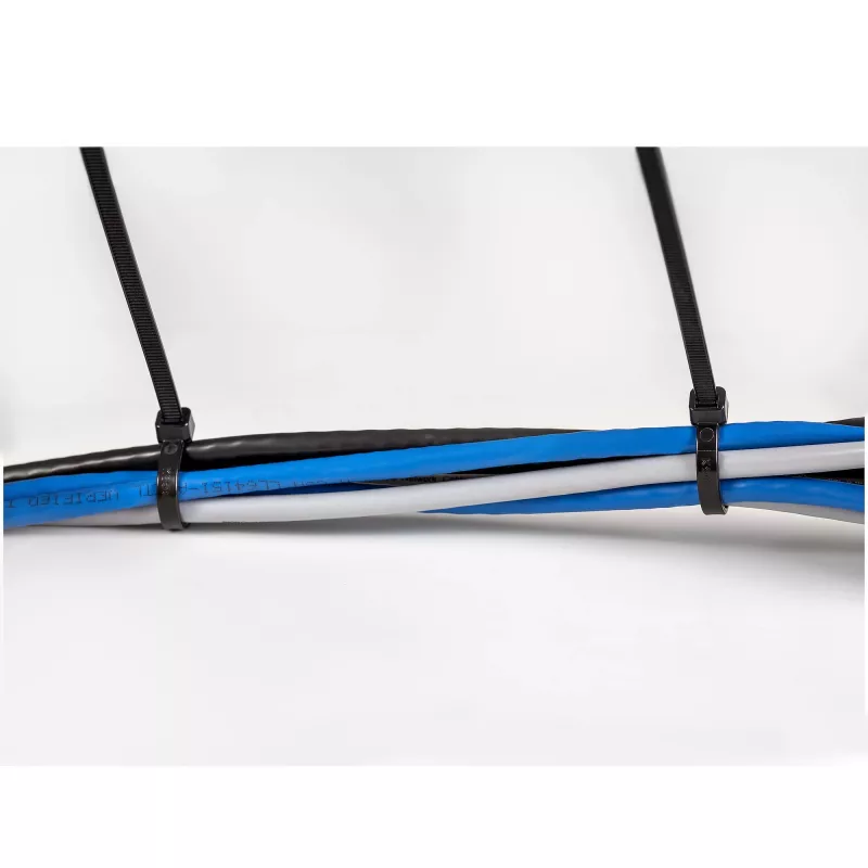 StarTech.com 10 collu (25 cm) kabeļu saites - 1/8 collas (4 mm) platas, 2-5/8 collu (68 mm) saišķa diametrs, 50 mārciņu (22 kg) stiepes izturība, neilona pašbloķējošas rāvējslēdzēja saites ar izliektu galu - 94V-2/UL sarakstā, 100 gab. iepakojums - melnas