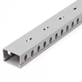 StarTech.com Open Slot kabeļu pārvaldības kanāls ar pārsegu, 1-1/2 collas (38 mm) P x 1 colla (25 mm) A - 6,5 pēdas (2 m) garš - 1/4 collas (8 mm) spraugas, PVC tīkla kabeļu slēpnis/sienas vadu kanāls, maks. 20 kabeļi, iekļauts UL sarakstā