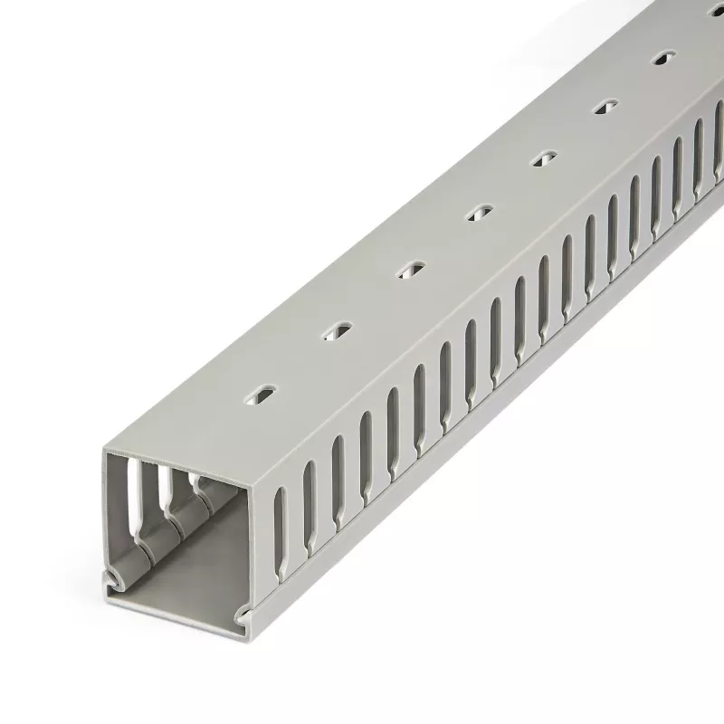 StarTech.com atvērto slotu kabeļu pārvaldības kanāls ar vāku, 2 collas(50mm) P x 2 collas(50mm) A – 6.5 pēdas(2m) garš – 1/4 collas(8mm) sloti, PVC tīkla kabeļu slēpnis/sienas vadu kanāls, maks. 80 kabeļi, UL sertificēts