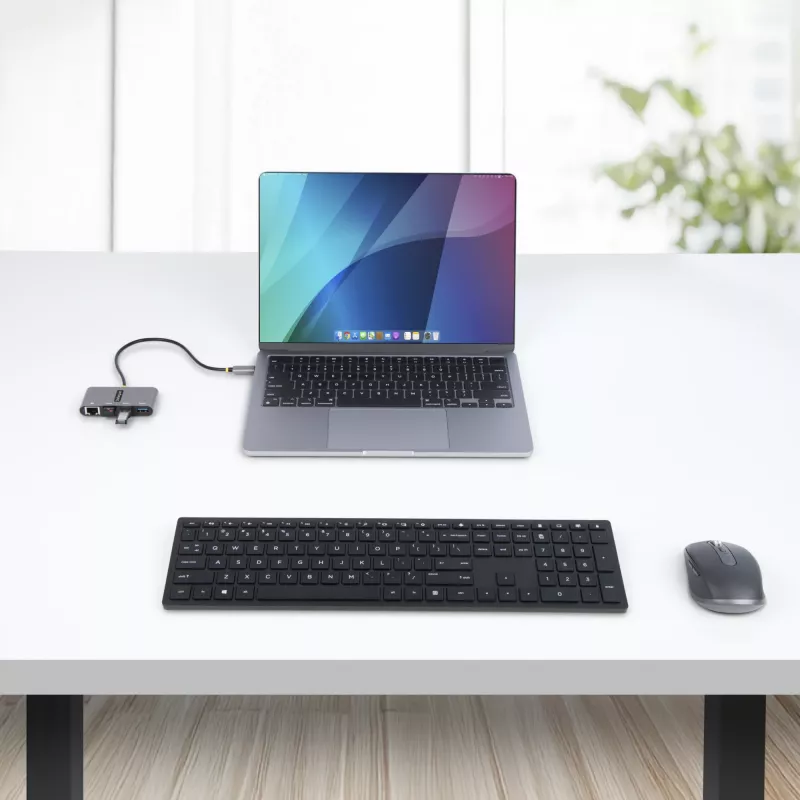 StarTech.com 3 portu USB-C centrmezgls ar Ethernet - 3x USB-A - Gigabit Ethernet - USB 3.0 5 Gbps - ar kopnes barošanu - 1 pēdu/30 cm garš USB Type-C resursdatora kabelis - GbE - pārnēsājams USB-C uz USB-A centrmezgls