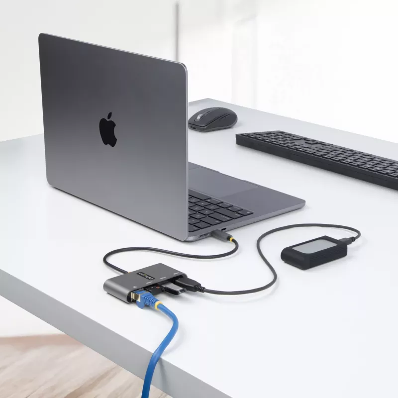 StarTech.com 3 portu USB-C centrmezgls ar Ethernet - 3x USB-A - Gigabit Ethernet - USB 3.0 5 Gbps - ar kopnes barošanu - 1 pēdu/30 cm garš USB Type-C resursdatora kabelis - GbE - pārnēsājams USB-C uz USB-A centrmezgls