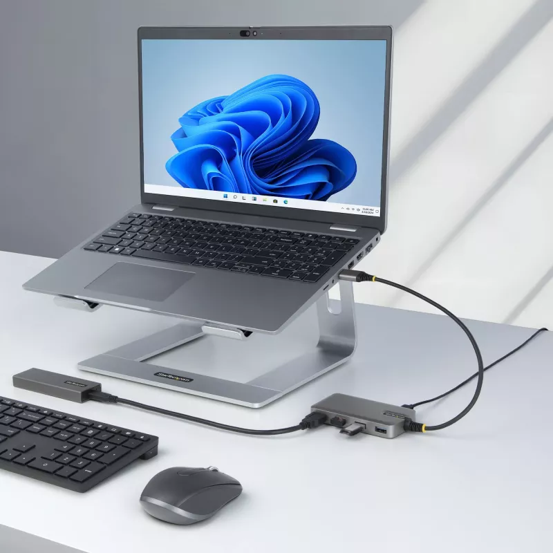 StarTech.com 4 portu USB-A centrmezgls, 5 Gbps, baro no kopnes, USB-A uz 4x USB-A centrmezgls ar USB-C papildu barošanas ieeju, 1 pēda/30 cm resursdatora kabelis, pārnēsājams galddatoru/klēpjdatoru USB centrmezgls