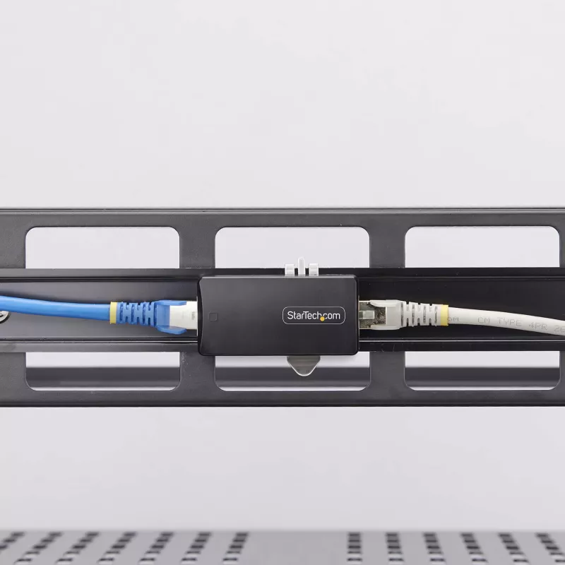 StarTech.com 1 porta gigabitu tīkla izolators, kompakts līnijas RJ45 Ethernet savienotājs ar 4 kV galvanisko izolāciju, IP40, DIN sliedes montāža, TAA atbilstīgs