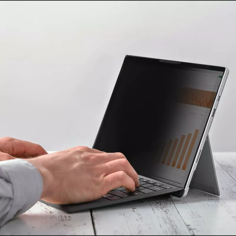 StarTech.com 4-virzienu 12,4 inch Surface Laptop Go 1/2/3 privātuma ekrāna filtra plēve, portreta/ainavas režīms, skārienjūtīgs, +/- 30° skata leņķis, zilās gaismas samazināšana, matēta apdare