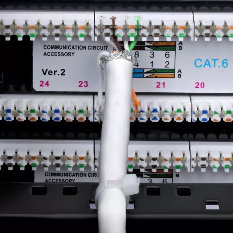 StarTech.com 48-portu 2U statņu Cat6 savienotājpanelis, RJ45, UTP, 110 ielaušanas, Cat 6 Ethernet savienotājpanelis tīkla servera statnei