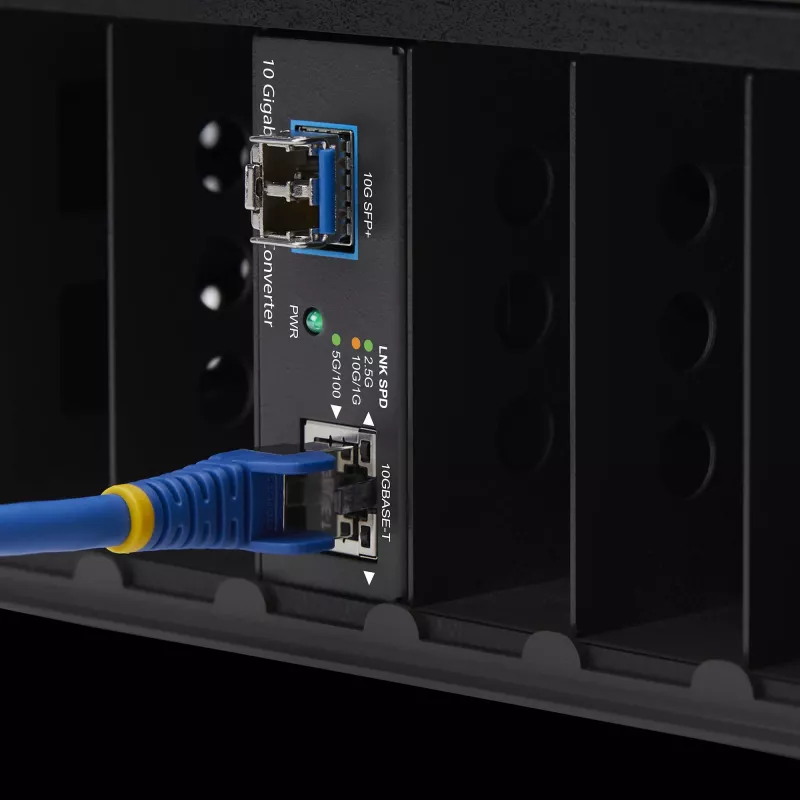 StarTech.com 10GbE Multi-Gigabit atvērts SFP+ optisko datu nesēju pārveidotājs, 10G/5G/2.5G/1G/100M, varš uz 10GBASE-X SFP+, vienmoda, daudzmodu, 16K lielie kadri, TAA