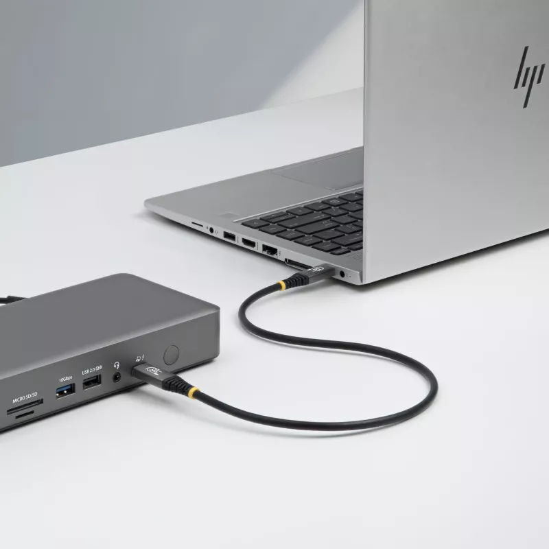 StarTech.com 50 cm (1,6 pēdas) USB4 kabelis, 80 Gbit/s, USB-IF sertificēts USB-C kabelis, 240 W PD, 8K 120 Hz/4K 240 Hz DP2.1 DP80, TPE apvalks, saderīgs ar Thunderbolt 4 — melns USB-C vads