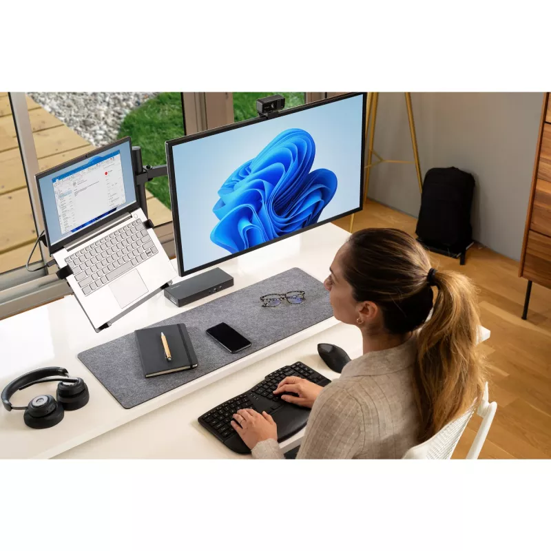 Kensington Universal Laptop Holder monitoru svirām, 4,5 kg, melns