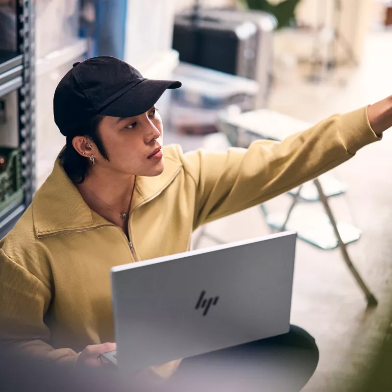 HP Pavilion Plus 14-ew1006na Intel Core Ultra 5 125H Portatīvais dators 35,6 cm (14 collas) WQXGA 16 GB LPDDR5x-SDRAM 512 GB SSD Wi-Fi 6E (802.11ax) Windows 11 Home AI PC Sudrabains (atjaunota prece)