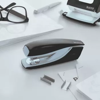 Leitz skavotājs WOW 5502 Metāla 30 lapām, 30 lapas, Melns, P3, Metāls, Plastmasa, 80 g/m², 4 cm