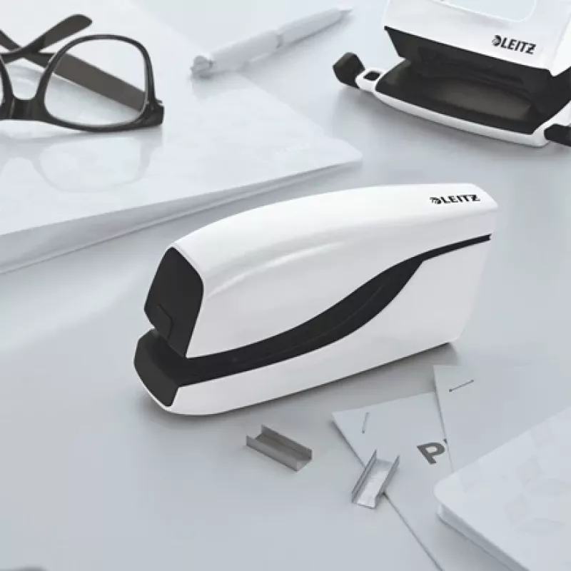 Leitz NeXXt skavotājs ar bateriju WOW 5566, 10 lapas, priekšējā, 1 cm, plastmasa, balts, baterija
