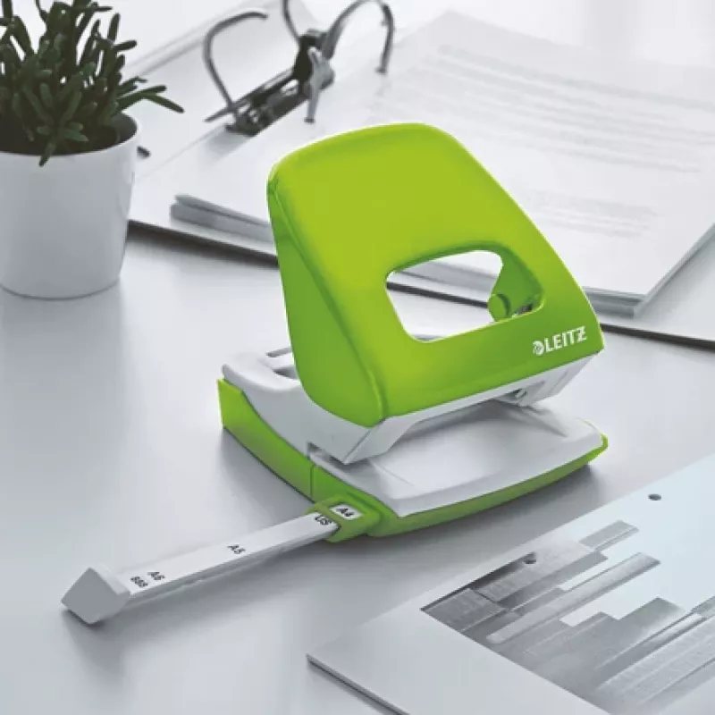 Leitz Hole Punch WOW 5008 Metal 2-hole / 30sheets, 30 loksnes, Zaļa, Metāls, Plastmasa, 8 cm, 5,5 mm, A4, A5, A6, Folio, US-Quart, 8 x 8 x 8 cm