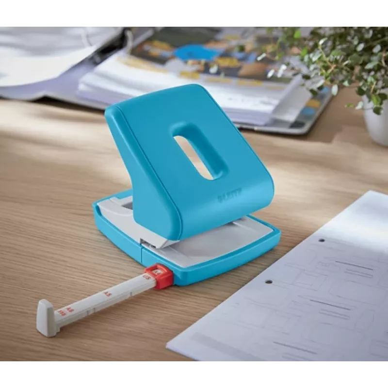 Leitz Cosy Caurumotājs 2 caurumi 30 lapas, 30 lapas, zils, plastmasa, 8 cm, 5,5 mm, A4