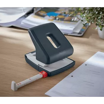 Leitz Cosy perforators 2-caurumu 30 loksnēm, 30 loksnes, melna, Plastmasa, 8 cm, 5,5 mm, A4, A5, A6, Folio, US-Quart, 8 x 8 x 8 cm