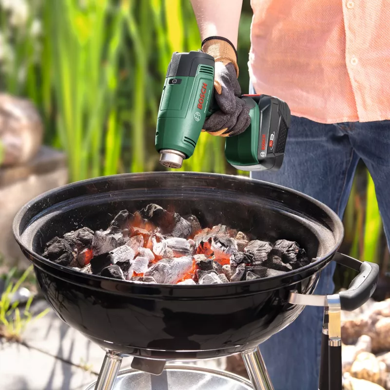 Karstā gaisa pistole Bosch EasyHeat 18V-500 — bezvada, 72 W, 4 Ah akumulators, 350–450 °C, pistoles rokturis, zaļa