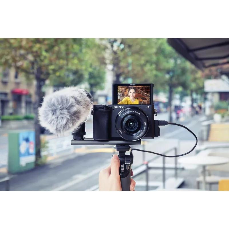 Sony α 6400 + SEL18135 MILC 24,2 MP CMOS 6000 x 4000 pikseļi Melns