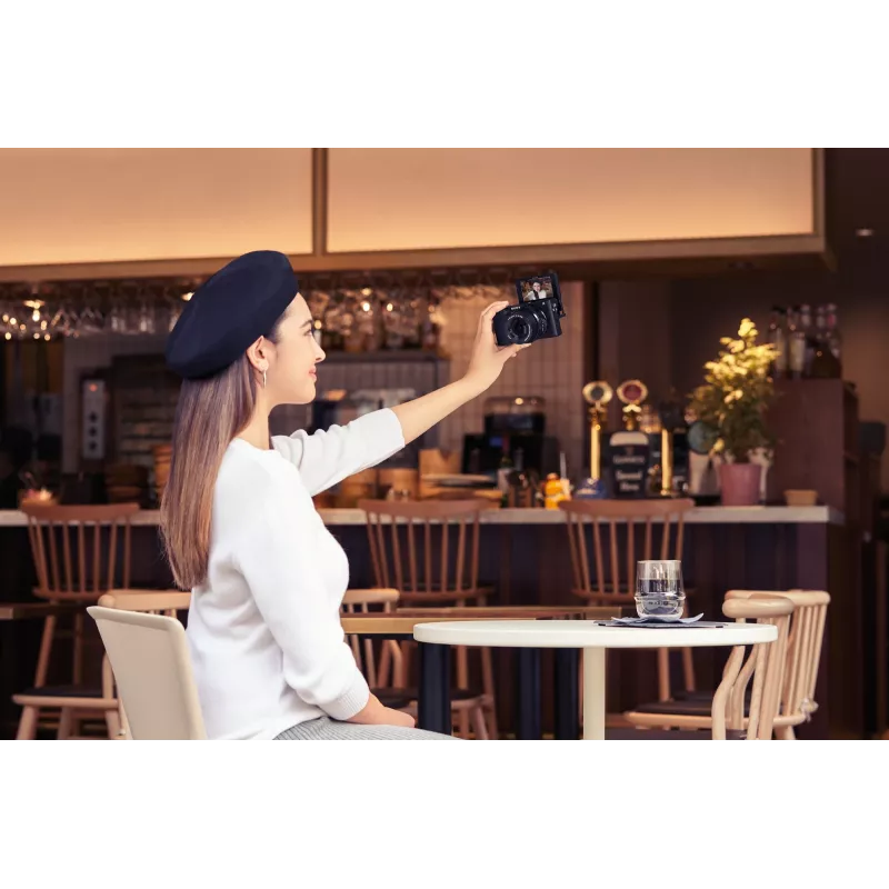 Sony α 6400 + SEL18135 MILC 24,2 MP CMOS 6000 x 4000 pikseļi Melns