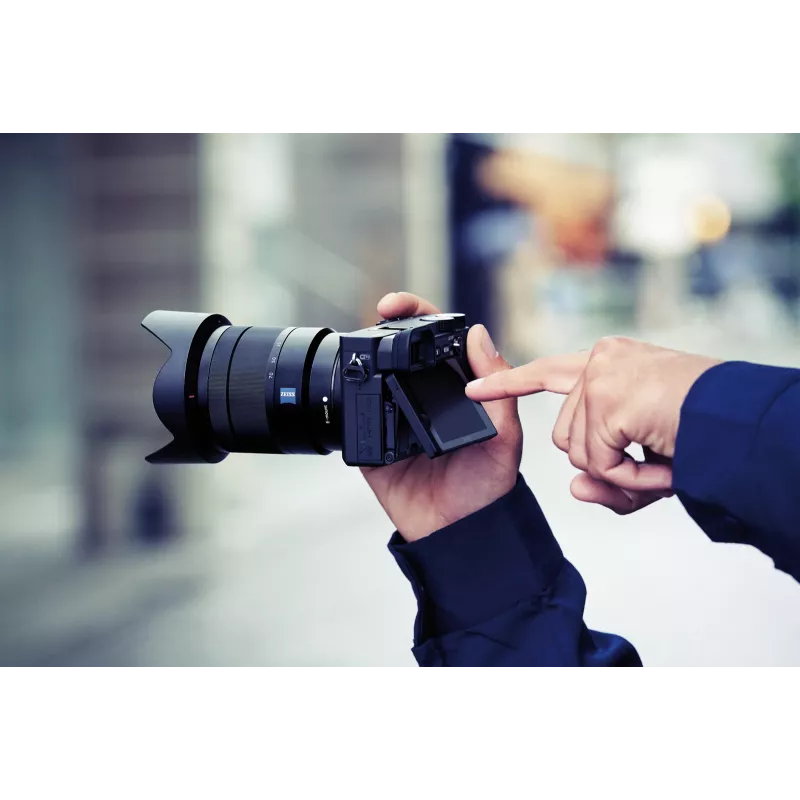 Sony α 6400 + SEL18135 MILC 24,2 MP CMOS 6000 x 4000 pikseļi Melns