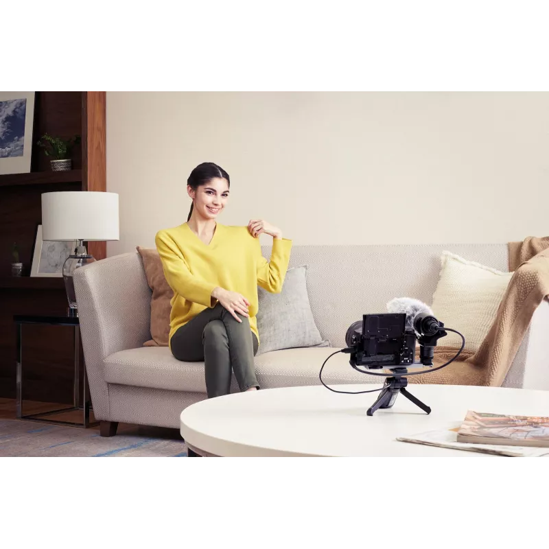 Sony α 6400 + SEL18135 MILC 24,2 MP CMOS 6000 x 4000 pikseļi Melns