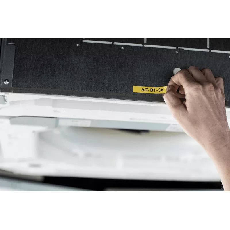 Etiķešu printeris Brother PT-E110VP Tiešā termiskā Krāsains 180 x 180 DPI 20 mm/sek TZe QWERTY