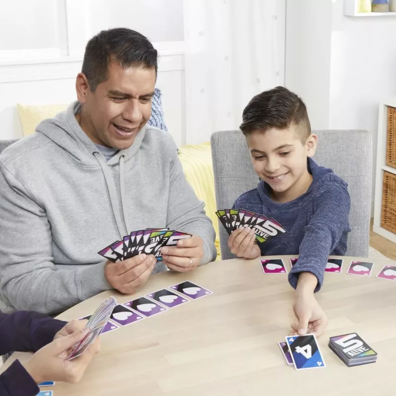 Hasbro Gaming F4205 5 Alive kāršu spēle kolekcionējama