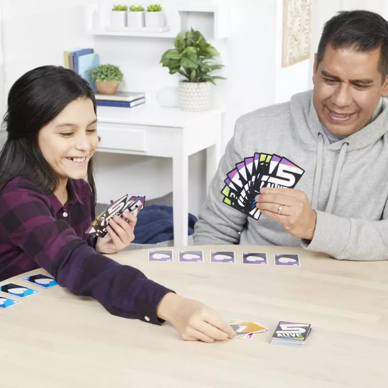 Hasbro Gaming F4205 5 Alive kāršu spēle kolekcionējama