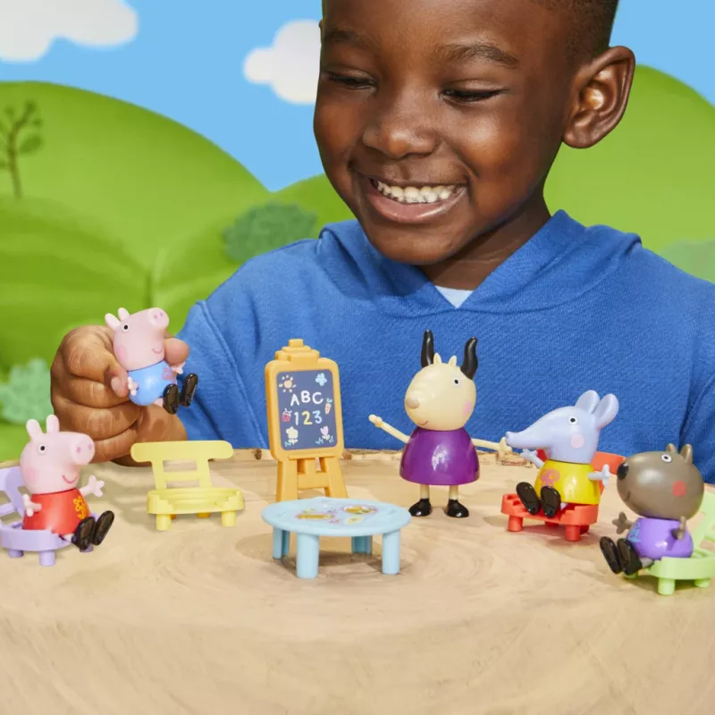 Hasbro Peppa Pig Playgroup Playset ar 5 figūrām un 6 aksesuāriem, pirmsskolas rotaļlietas 3 gadus vecām meitenēm un zēniem un vecākiem