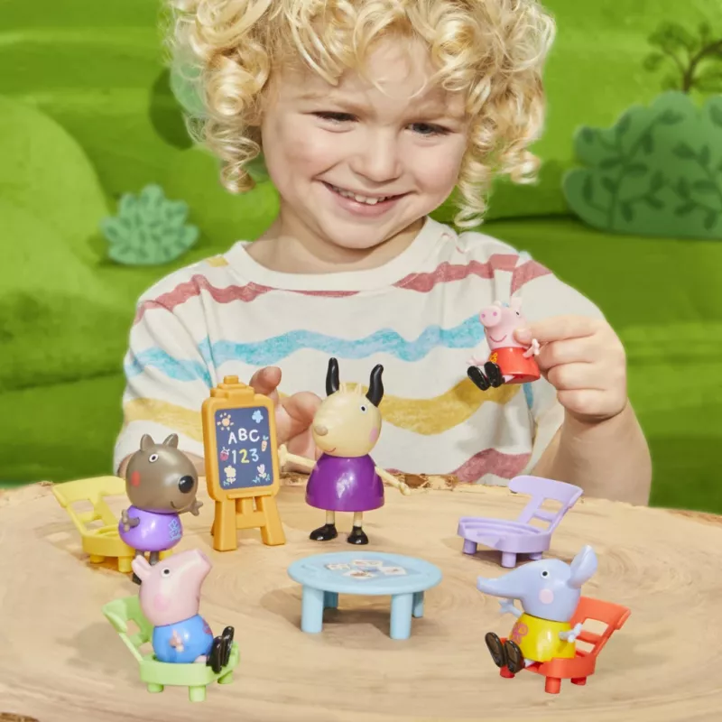 Hasbro Peppa Pig Playgroup Playset ar 5 figūrām un 6 aksesuāriem, pirmsskolas rotaļlietas 3 gadus vecām meitenēm un zēniem un vecākiem