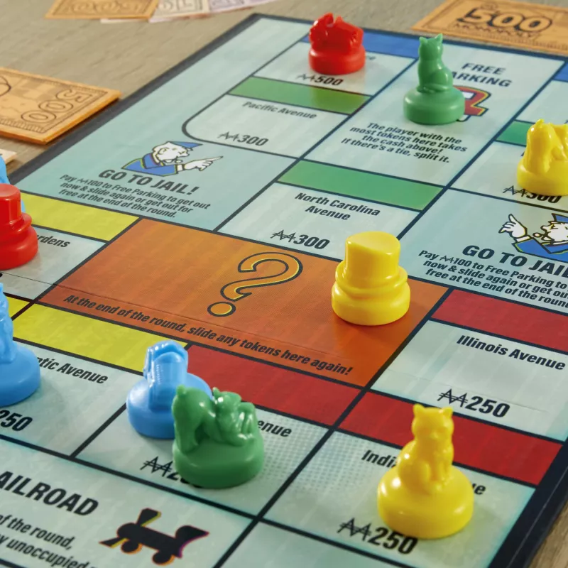 Monopoly Knockout ģimenes ballīšu spēle, ātras galda spēles vecumam no 8 gadiem, 2–8 spēlētājiem, 20 min.