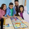 Monopoly Knockout ģimenes ballīšu spēle, ātras galda spēles vecumam no 8 gadiem, 2–8 spēlētājiem, 20 min.