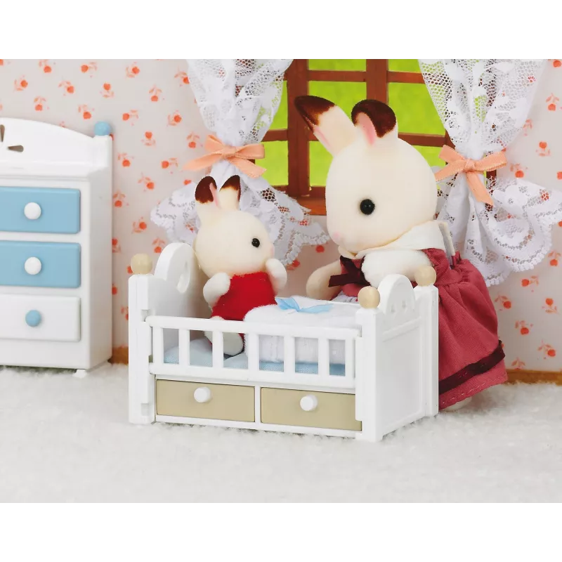 Sylvanian Families šokolādes truša mazuļa komplekts (bērnu gultiņa), 3 gadi, daudzkrāsains, polistirols, plastmasa