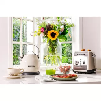 KitchenAid 5KEK1222EAC elektriskā tējkanna 1,25 l 2200 W Melna, Krēma, Nerūsējošais tērauds