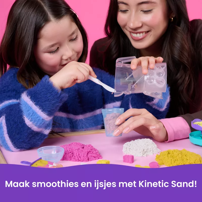 Kinetic Sand, Smoothie Mixer rotaļu komplekts, Lieldienu groziņa pildījums, ietver 14 oz formējamas rotaļu smiltis, instrumentus un saldējuma formiņu, rotaļu pārtikas rotaļlieta