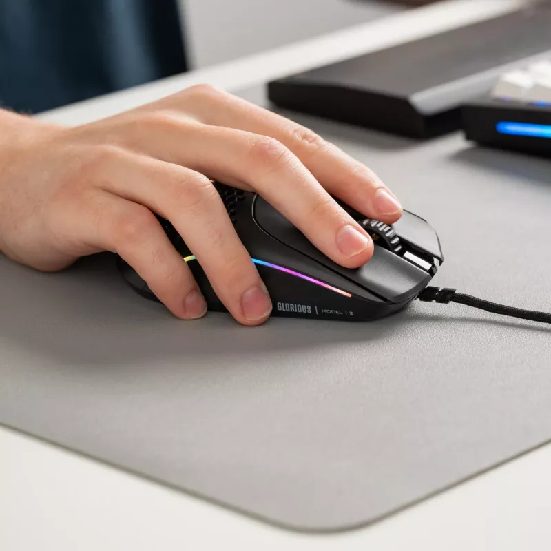 Glorious Gaming Glorious Model IV2 Vadu pele - Balta, Labā roka, Optiska, USB Type-A, 26000 DPI, Balta