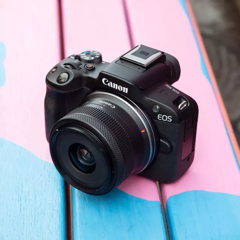 Canon EOS R50 MILC 24.2 MP CMOS 6000 x 4000 pikseļi Melns