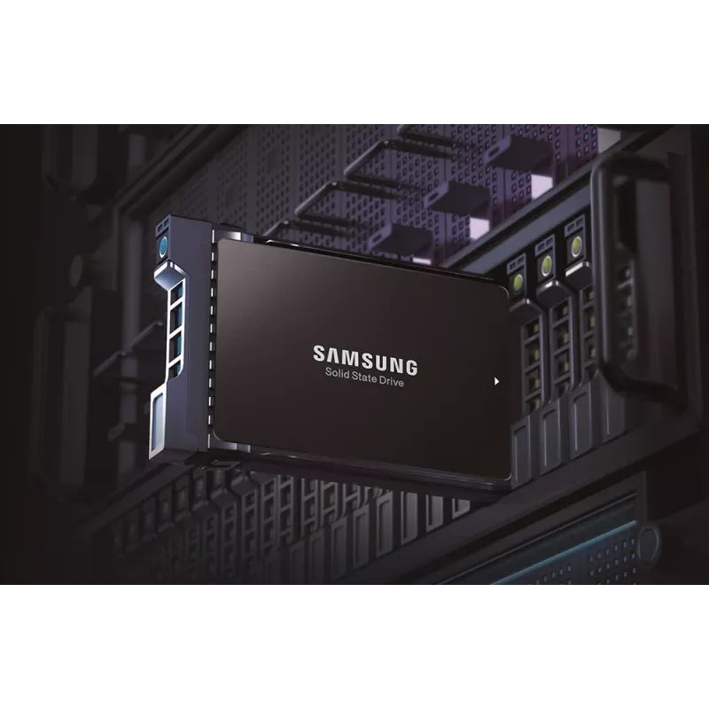 2,5 collu PCIe 3.0 NVMe SSD Samsung MZ-QLB7T6B0 7,68 TB — lasīšana 3000 MB/s, rakstīšana 2200 MB/s