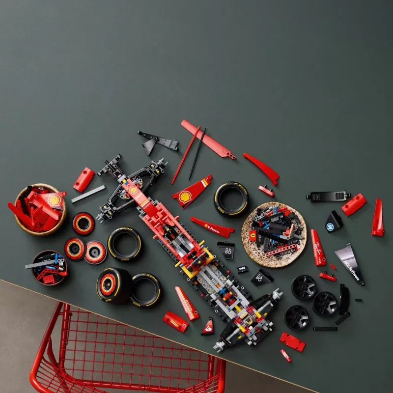 LEGO TECHNIC 42207 Ferrari SF-24