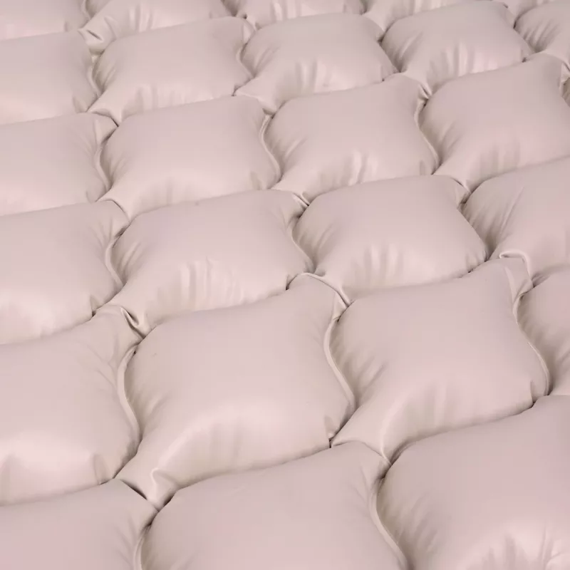 Pretizgulējumu burbuļmatracis ActionMed M100AM ar mainīgu spiedienu, viens PVC matracis 192×82×7 cm, maks. lietotāja svars 135 kg