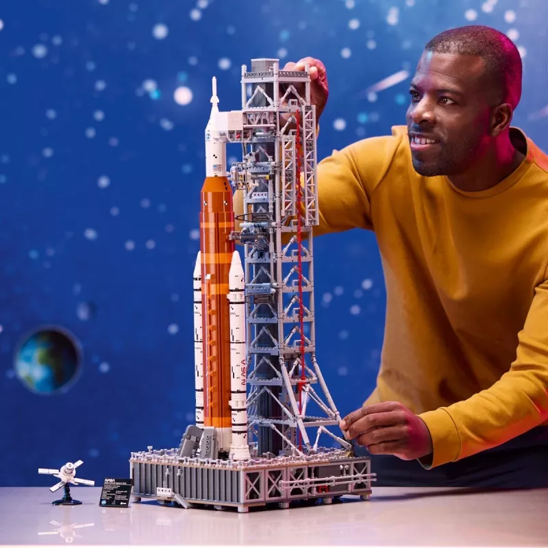 LEGO ICONS 10341 NASA Artemis Space Launch System