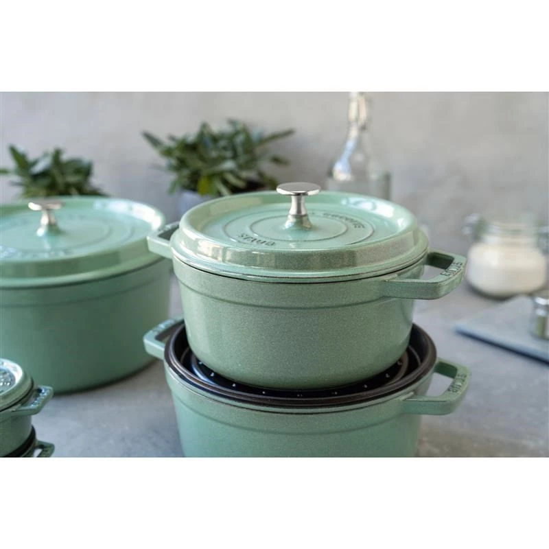 Staub apaļa čuguna kastrolis 5,2 l, piparmētru krāsā - La Cocotte 26 cm