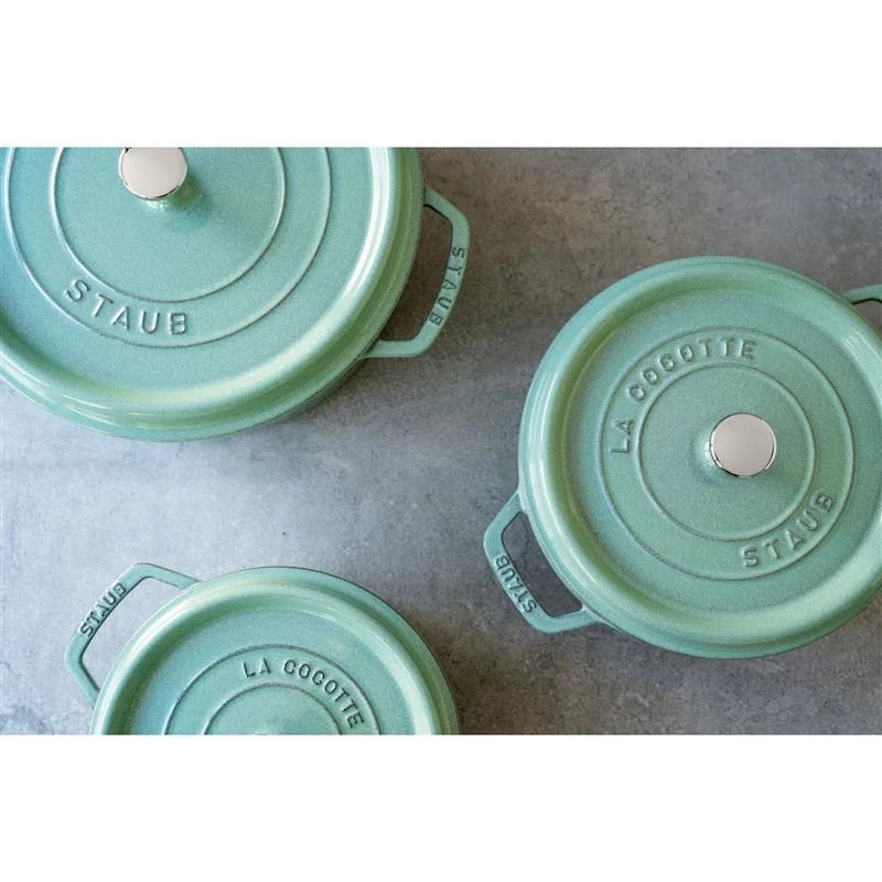 Staub apaļa čuguna kastrolis 5,2 l, piparmētru krāsā - La Cocotte 26 cm