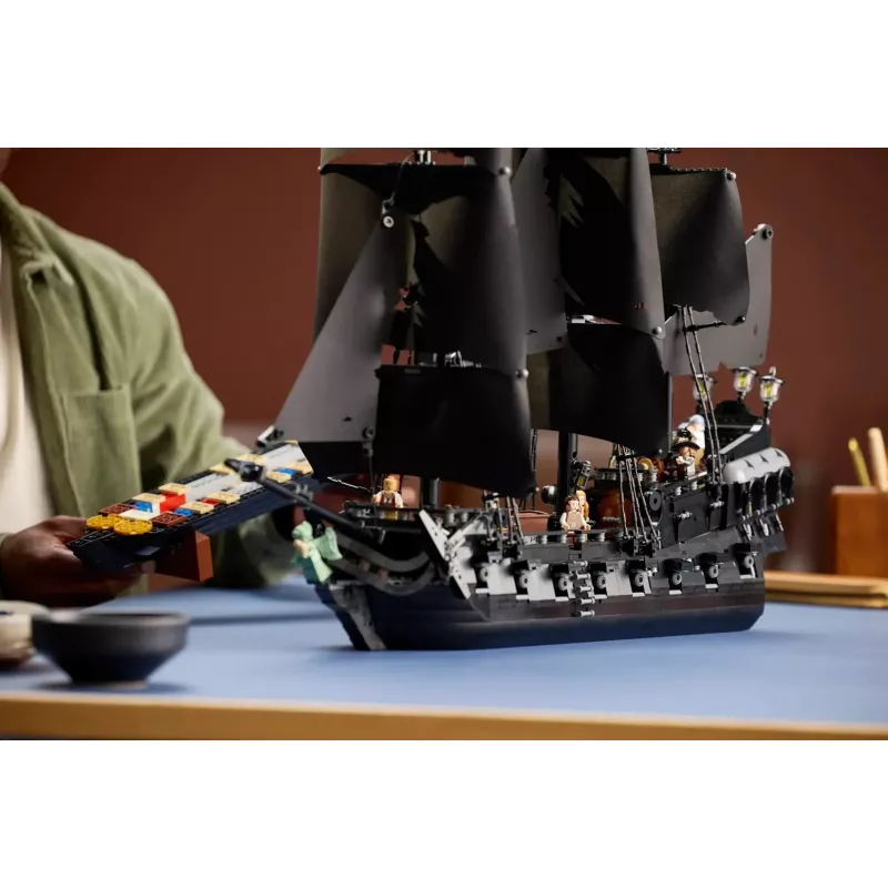 LEGO ICONS 10365 Kapteinis Džeks Sparrow pirātu kuģis