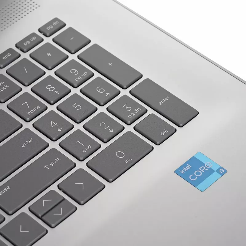 HP 17-CN3003D klēpjdators — 17,3 collu displejs, Intel Core i3-N305, 8 GB RAM, 256 GB SSD, Bluetooth, Windows 11, Sudraba