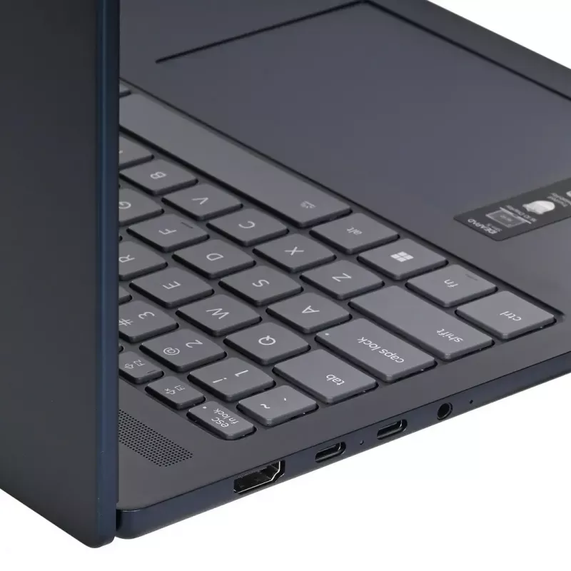 Lenovo plāns-5-16IRH10R klēpjdators — Intel Core 7 240H, 16 collu WUXGA IPS skārienjutīgs, 16 GB RAM, 1 TB SSD, Windows 11, Kosmiskā zilā krāsā