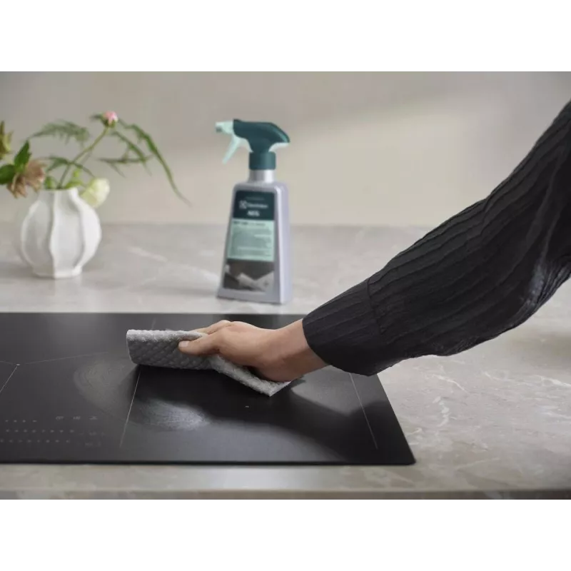 Electrolux M2HCMC01 plīts virsma