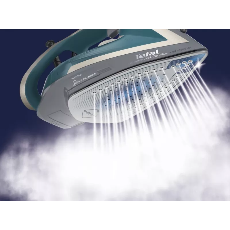 Steam iron Tefal Ultragliss Anti-Calc Plus FV6842 — 2800 W, 0.27 L tank, 260 g/min steam boost, 1.295 kg