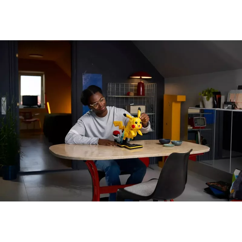 LEGO POKÉMON 72152 Pikachu and Poké Bumba