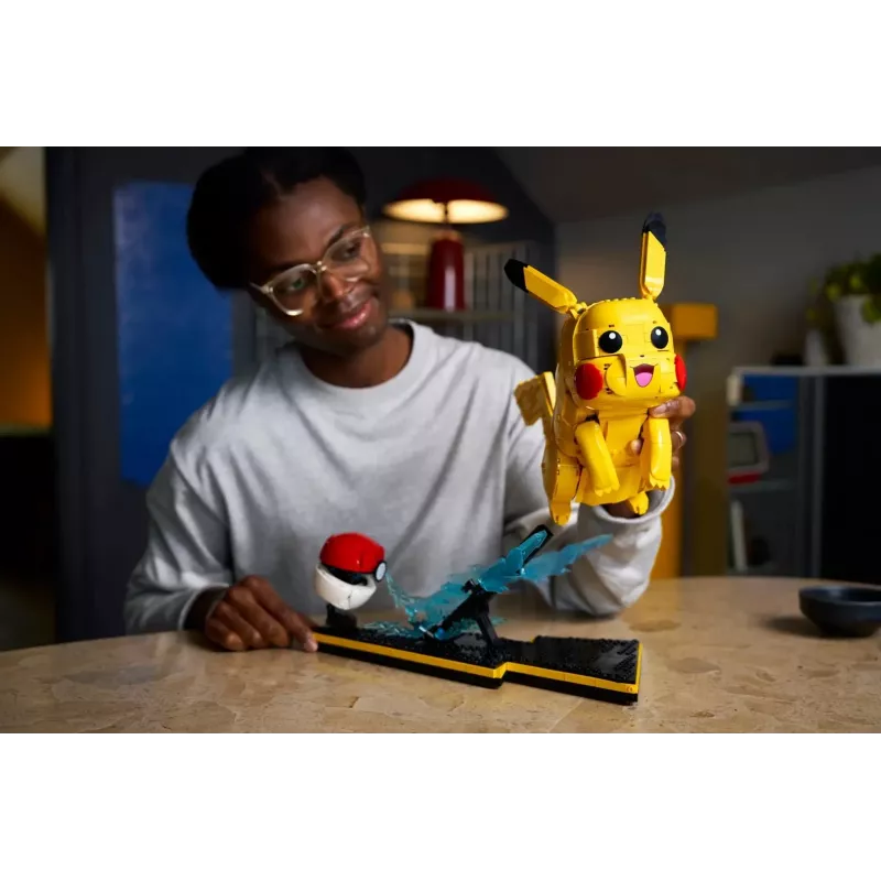 LEGO POKÉMON 72152 Pikachu and Poké Bumba