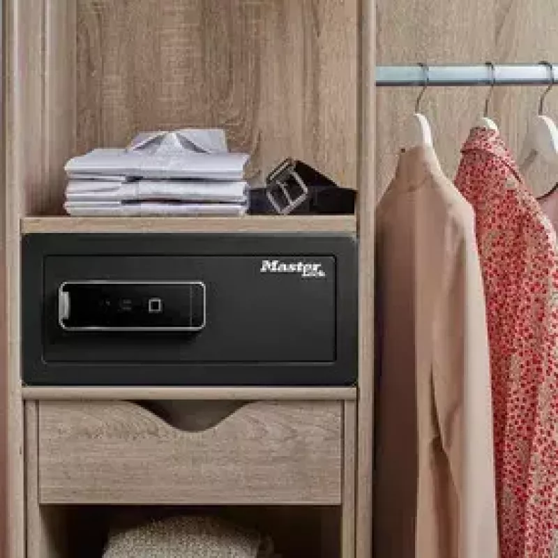 Brīvi stāvošs seifs MASTER LOCK LX110BEURHRO Melns 2 Atslēgas Pirkstu nospiedumu lasītājs